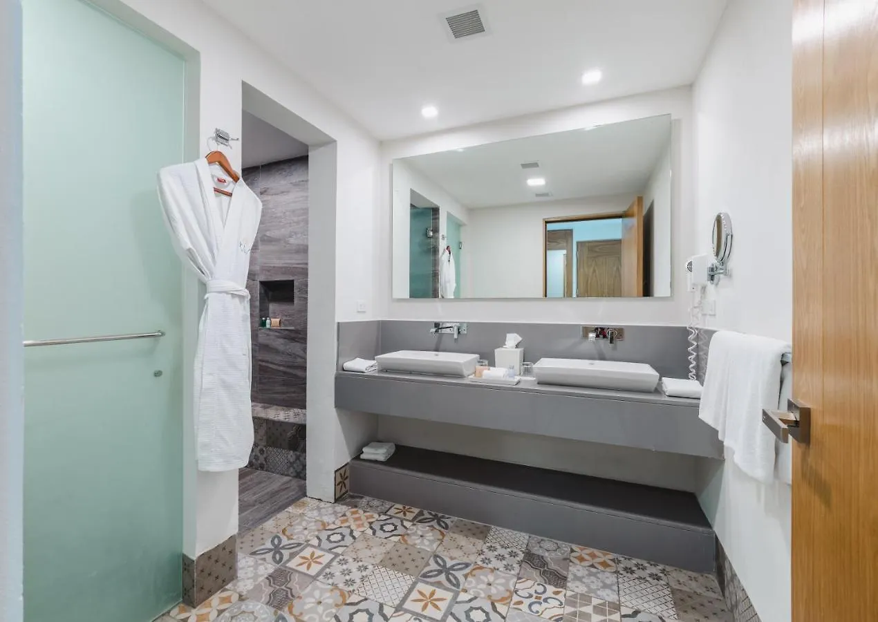 Izla Beach Front Hotel Isla Mujeres
