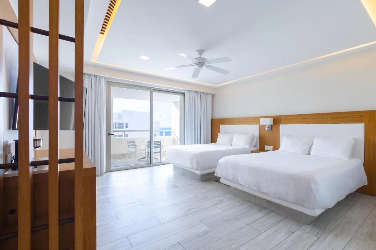 *****  Izla Beach Front Hotel Isla Mujeres Mexico